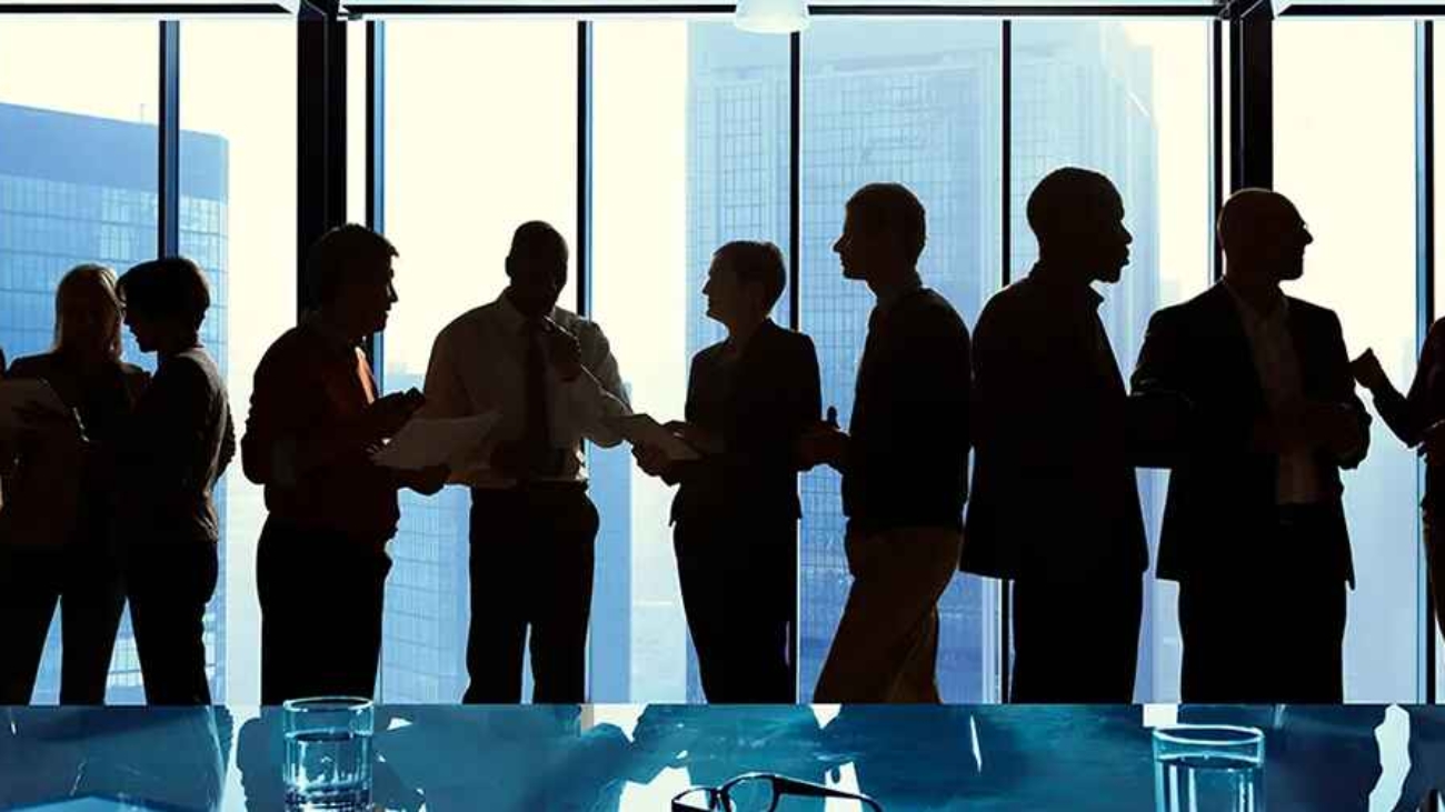 PAZ SOLDAN Networking entre Muros Centenarios Por qué los Espacios Históricos Generan Mejores Conexiones Profesionales