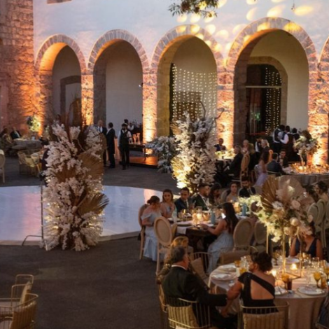 Juramentos entre Muros Centenarios: Por Qué tu Boda Merece un Escenario Histórico