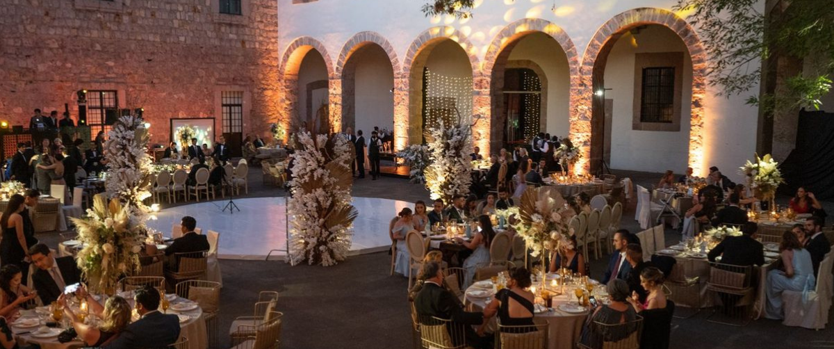 Juramentos entre Muros Centenarios: Por Qué tu Boda Merece un Escenario Histórico